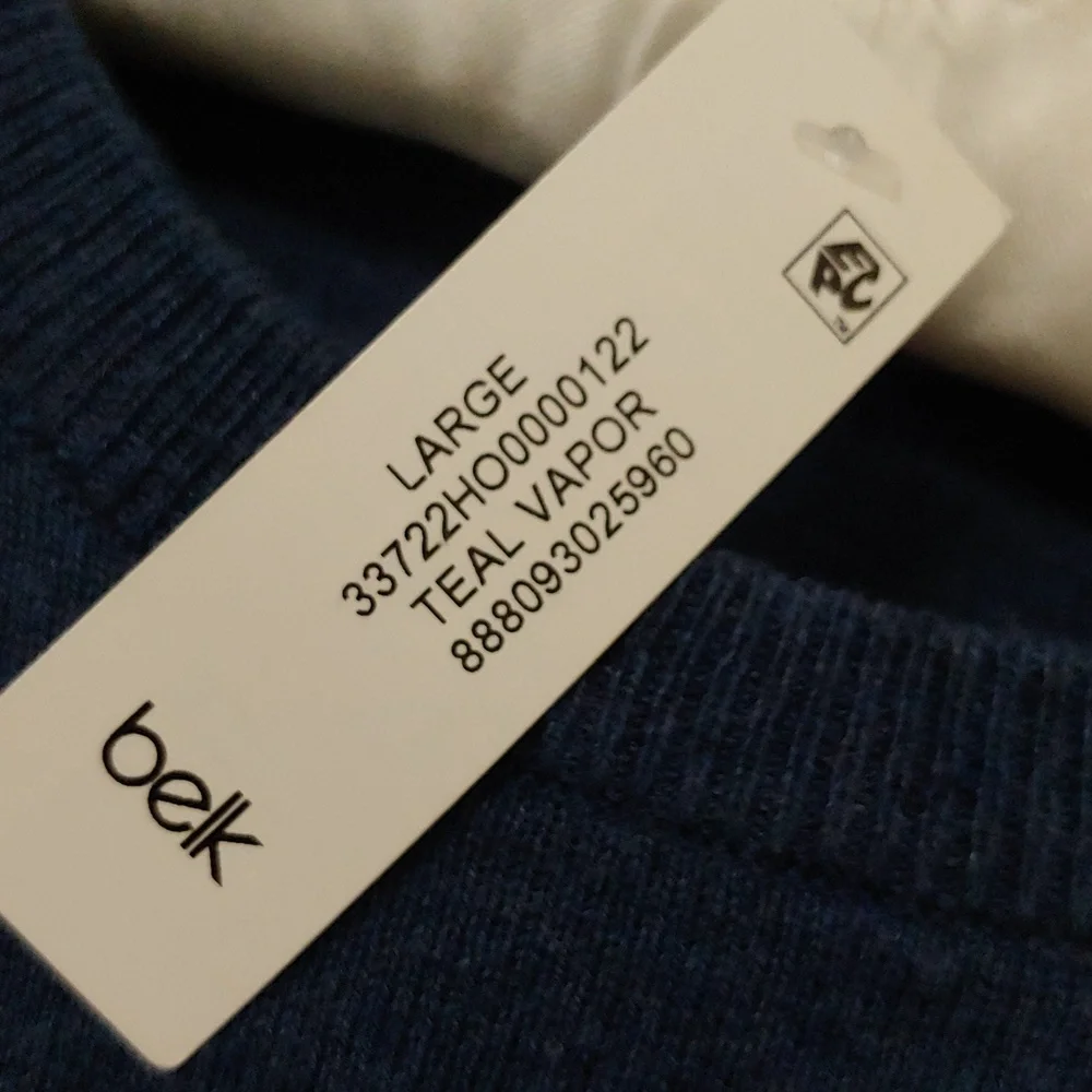 Crown & Ivy Blue Cashmere Blend Crewneck Sweater. Size Large. NWT $65